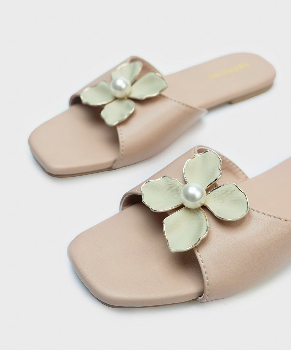 Flats with Buckle Detail