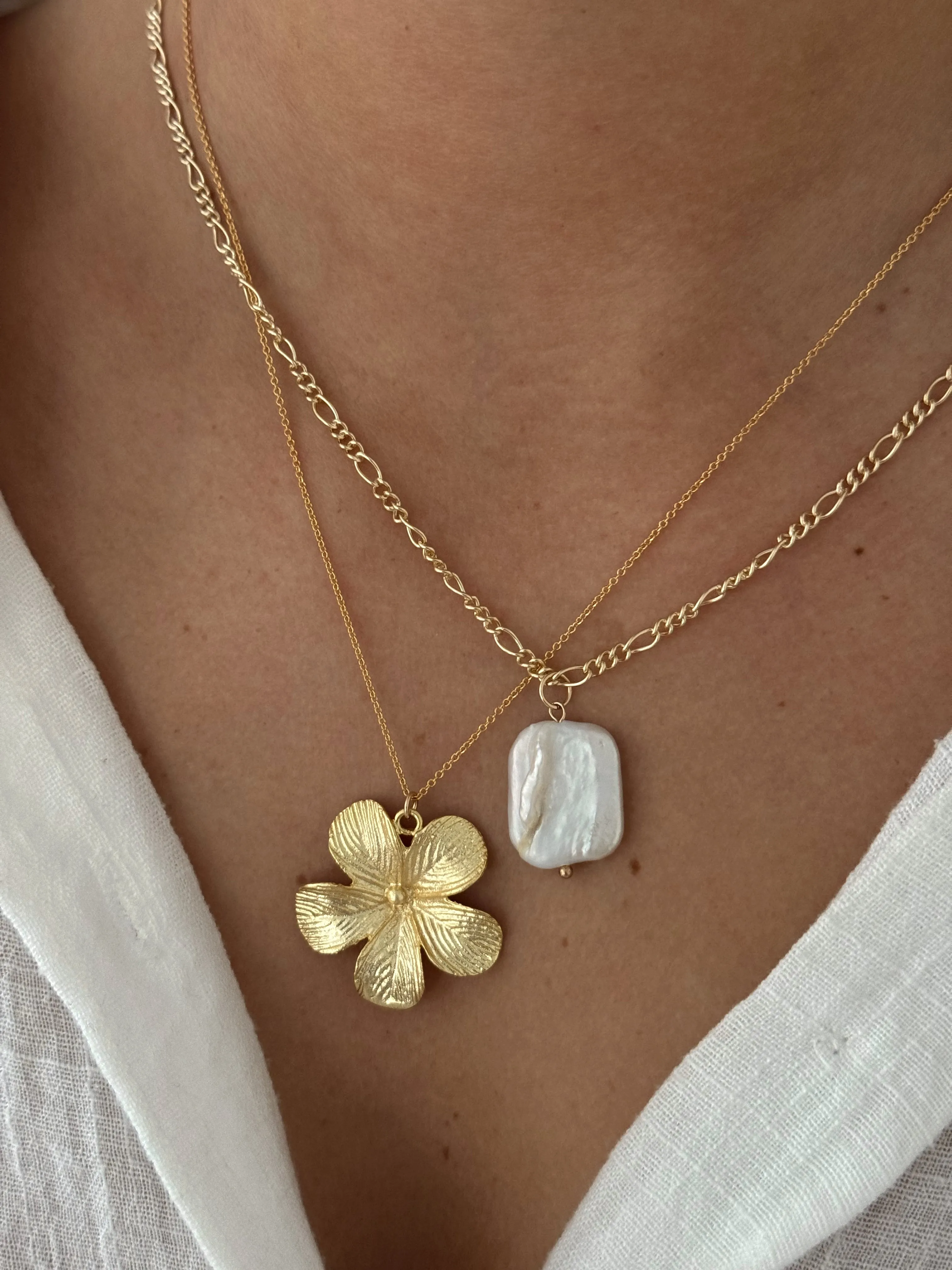 IRIS PEARL NECKLACE